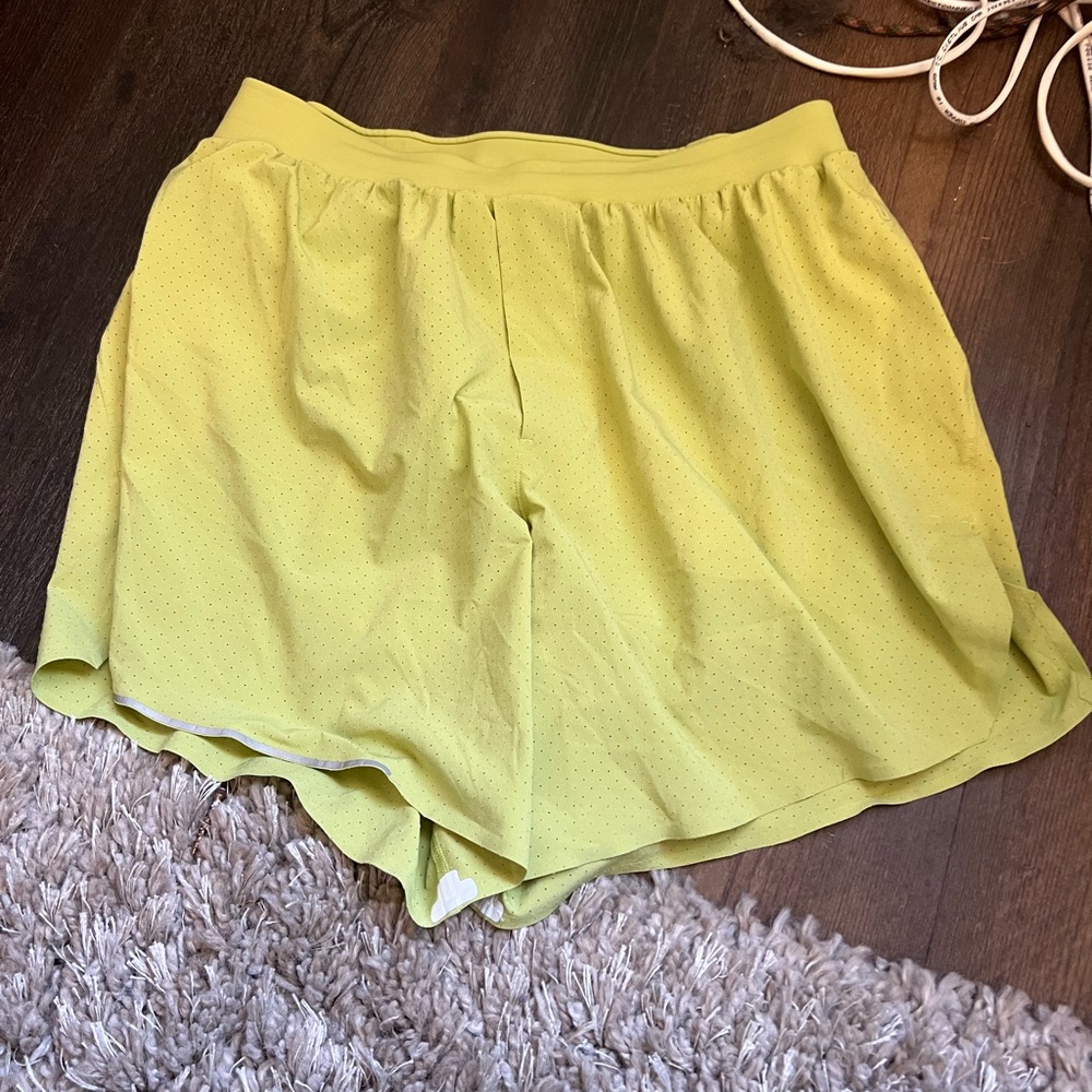 Lululemon fast free short 6” lines wasabi medium NEVER WORN